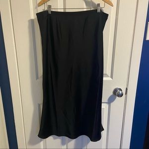 Black midi length skirt - Joe Fresh size 1X. NWT.